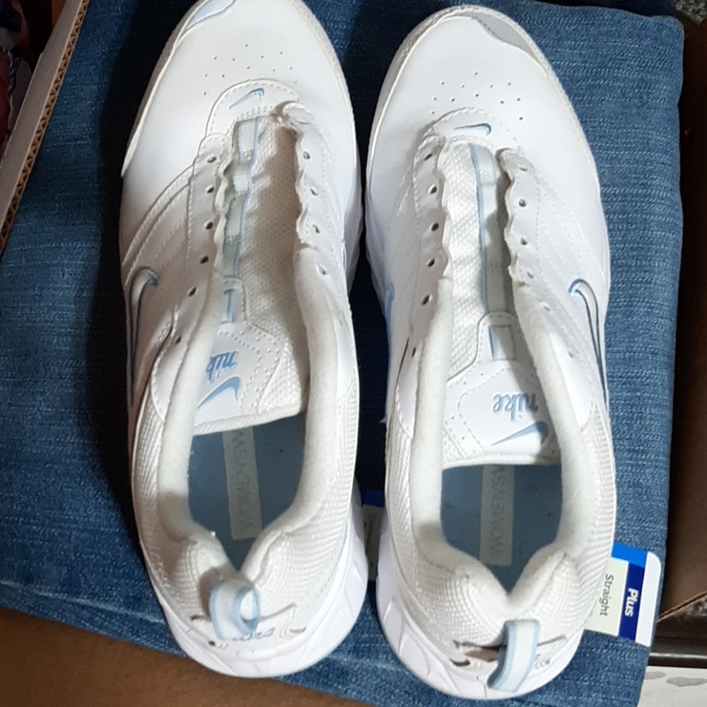 Nike tennis shoes